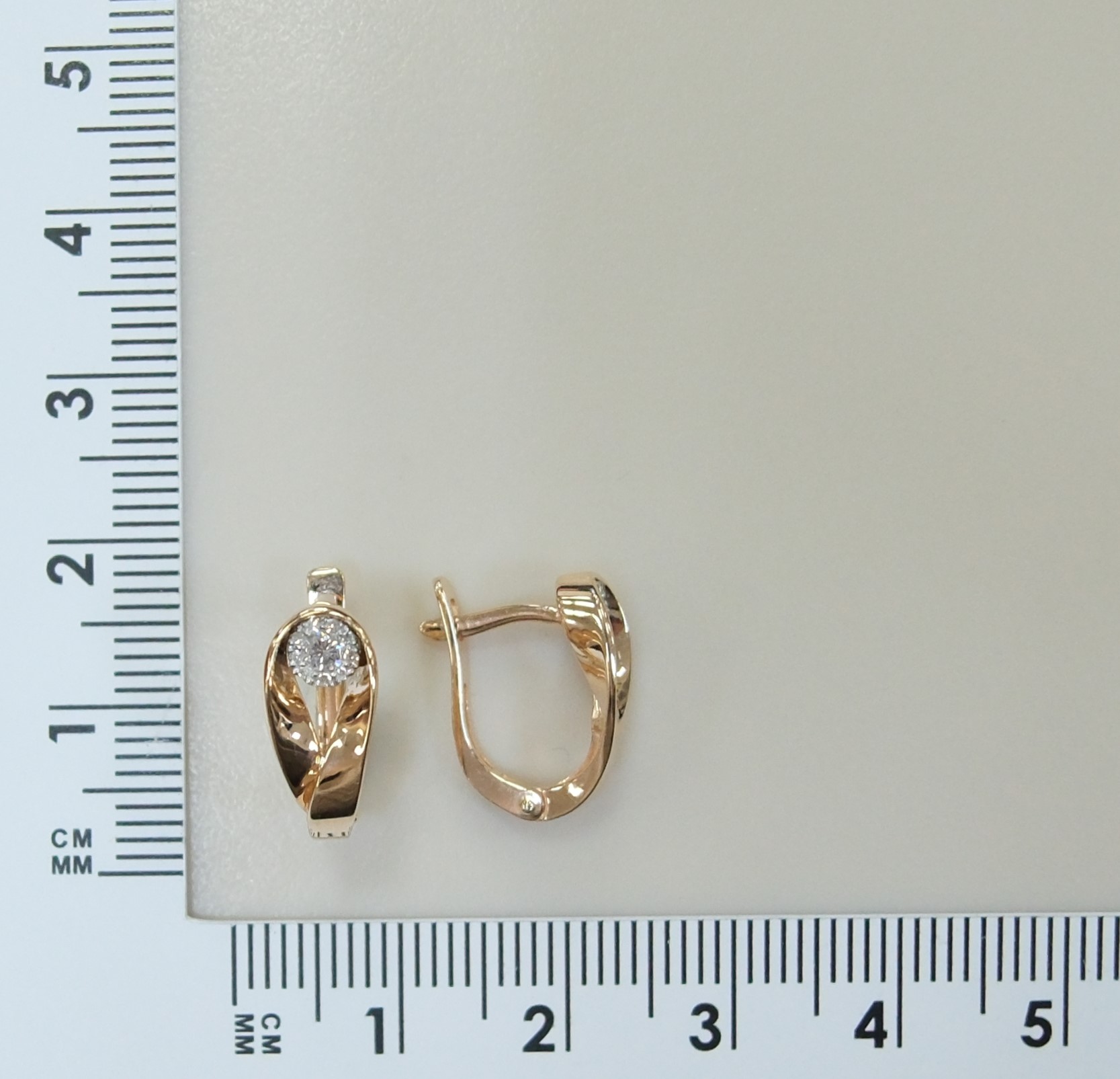 Серьги из золота с бриллиантами
